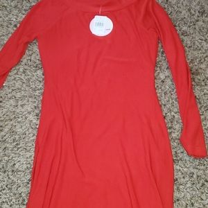 Long-sleeved  red dress